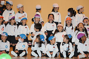 柿安シティーホールでリズム予行　年長Aチーム（C・Ｄ・Ｅ）