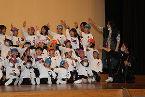 柿安シティーホールでリズム予行　年長Aチーム（C・Ｄ・Ｅ）