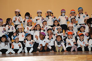柿安シティーホールでリズム予行　年長Aチーム（C・Ｄ・Ｅ）
