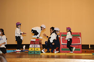 柿安シティーホールでリズム予行　年長Aチーム（C・Ｄ・Ｅ）