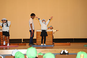 柿安シティーホールでリズム予行　年長Aチーム（C・Ｄ・Ｅ）