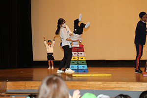 柿安シティーホールでリズム予行　年長Aチーム（C・Ｄ・Ｅ）