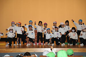 柿安シティーホールでリズム予行　年長Aチーム（C・Ｄ・Ｅ）