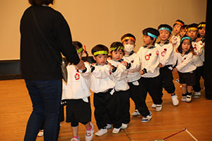 柿安シティーホールでリズム予行  年少Bチーム（うさぎ・ことり・りす）