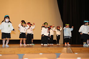 柿安シティーホールでリズム予行  年少Bチーム（うさぎ・ことり・りす）