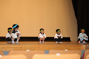 柿安シティーホールでリズム予行  年少Bチーム（うさぎ・ことり・りす）