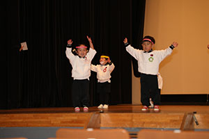 柿安シティーホールでリズム予行  年少Bチーム（うさぎ・ことり・りす）