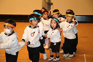 柿安シティーホールでリズム予行  年少Bチーム（うさぎ・ことり・りす）