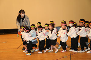 柿安シティーホールでリズム予行  年少Bチーム（うさぎ・ことり・りす）