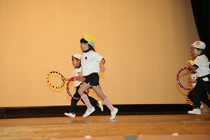 柿安シティーホールでリズム予行  年中Bチーム（ひまわり・さくら・たんぽぽ）