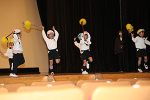 柿安シティーホールでリズム予行  年中Bチーム（ひまわり・さくら・たんぽぽ）