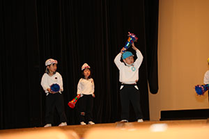 柿安シティーホールでリズム予行  年中Bチーム（ひまわり・さくら・たんぽぽ）