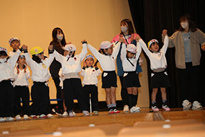 柿安シティーホールでリズム予行  年中Bチーム（ひまわり・さくら・たんぽぽ）