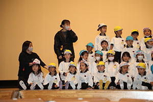 柿安シティーホールでリズム予行  年中Bチーム（ひまわり・さくら・たんぽぽ）