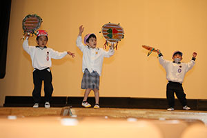 柿安シティーホールでリズム予行  年中Aチーム(ばら・すみれ）
