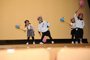 柿安シティーホールでリズム予行  年中Aチーム(ばら・すみれ）