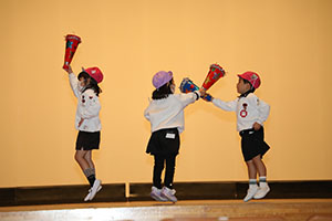 柿安シティーホールでリズム予行  年中Aチーム(ばら・すみれ）