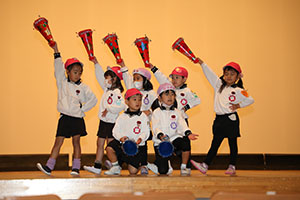 柿安シティーホールでリズム予行  年中Aチーム(ばら・すみれ）