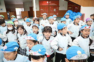 リズムフェスティバル　歌・カスタ発表ごっこ　年長