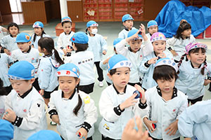 リズムフェスティバル　歌・カスタ発表ごっこ　年長