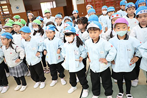 リズムフェスティバル　歌・カスタ発表ごっこ　年長