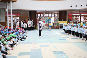 リズムフェスティバル　歌・カスタ発表ごっこ　年中