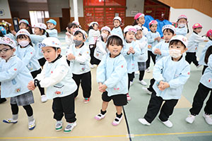 リズムフェスティバル　歌・カスタ発表ごっこ　年中