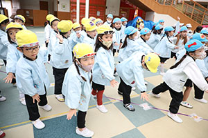 リズムフェスティバル　歌・カスタ発表ごっこ　年中