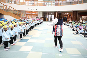 リズムフェスティバル　歌・カスタ発表ごっこ　年中