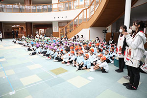 リズムフェスティバル　歌・カスタ発表ごっこ　年中