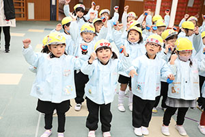 リズムフェスティバル　歌・カスタ発表ごっこ　年中