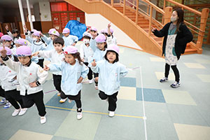 リズムフェスティバル　歌・カスタ発表ごっこ　年中