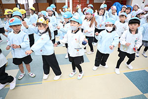 リズムフェスティバル　歌・カスタ発表ごっこ　年中