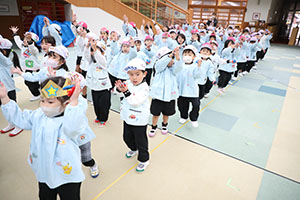 リズムフェスティバル　歌・カスタ発表ごっこ　年中