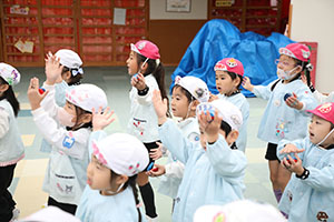 リズムフェスティバル　歌・カスタ発表ごっこ　年中