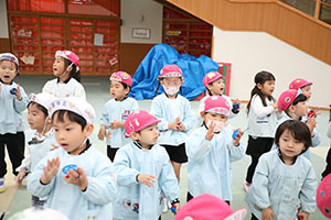 リズムフェスティバル　歌・カスタ発表ごっこ　年中