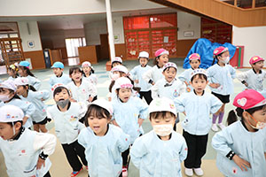 リズムフェスティバル　歌・カスタ発表ごっこ　年中