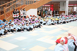 リズムフェスティバル　歌・カスタ発表ごっこ　年少