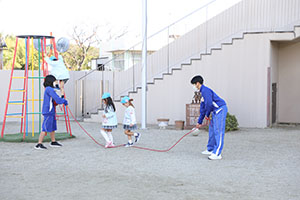 園庭遊び　年中Bチーム（ひまわり・さくら・たんぽぽ）