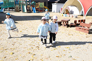 園庭遊び　年中Bチーム（ひまわり・さくら・たんぽぽ）