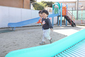 園庭遊び　ぺんぎん・ひよこ・すみれ・ばら