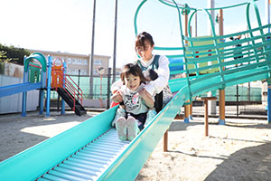 園庭遊び　ぺんぎん・ひよこ・すみれ・ばら