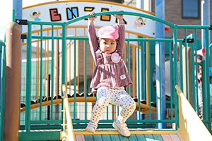 園庭遊び　ぺんぎん・ひよこ・すみれ・ばら