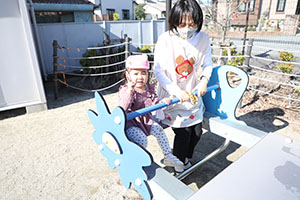 園庭遊び　ぺんぎん・ひよこ・すみれ・ばら