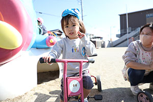 園庭遊び　ぺんぎん・ひよこ・すみれ・ばら