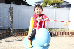 園庭遊び　ぺんぎん・ひよこ・すみれ・ばら