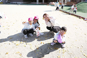 園庭遊び　ぺんぎん・ひよこ・すみれ・ばら