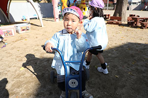 園庭遊び　ぺんぎん・ひよこ・すみれ・ばら