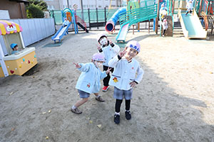 園庭遊び　ぺんぎん・ひよこ・すみれ・ばら