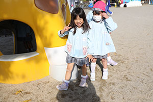 園庭遊び　ぺんぎん・ひよこ・すみれ・ばら